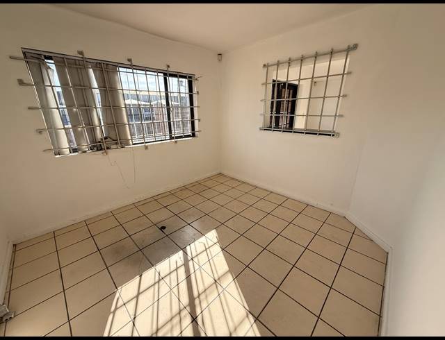 1,300M² WAREHOUSE FOR SALE IN BLACKHEATH INDUSTRIAL